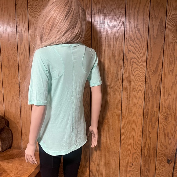 Lululemon" Run Around Tee Heathered -Green Mint - Picture 3 of 13